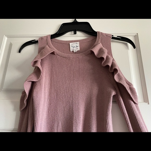 Open Shoulder Ruffled & Ribbed Sweater - Picture 3 of 4